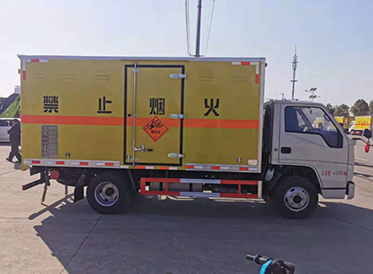 光泽爆破器材运输车技术升级与安全合规新趋势